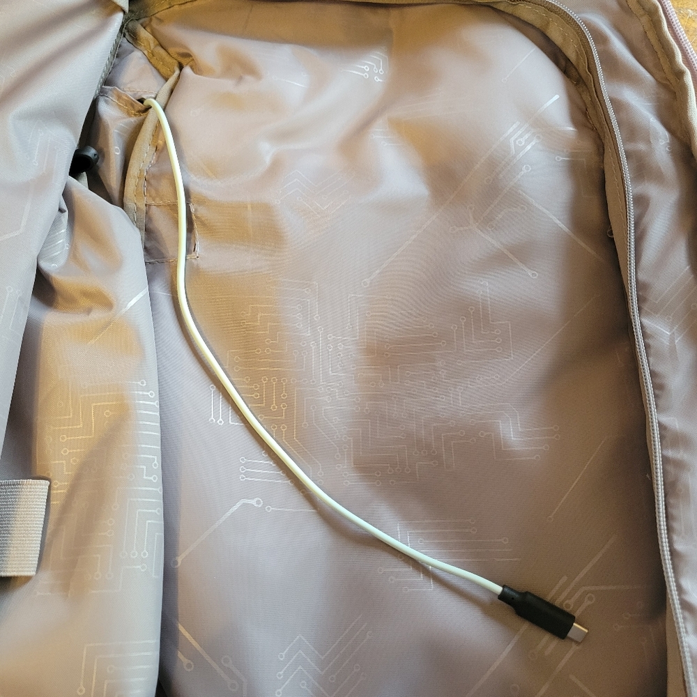SwissDigital Lilac Airport Travel Backpack - Picture 9 of 12